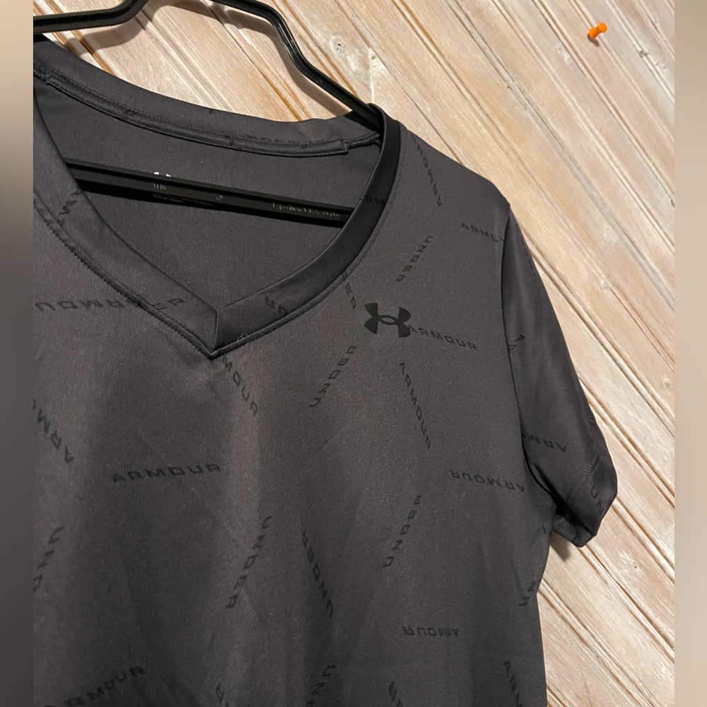 Under Armour Black & Grey Short Sleeve V Neck Tee Soft Athletic Workout Loose - Picture 3 of 8